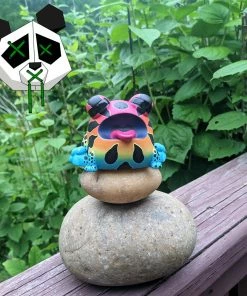 Spastic Pops SUNS OUT BUNS OUT Custom 1 Of 1 Ributt Vinyl Figure: “Rainbow Poison Dart Toad” By Kendra Thomas Designer Brands!