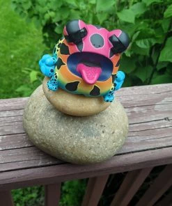 Spastic Pops SUNS OUT BUNS OUT Custom 1 Of 1 Ributt Vinyl Figure: “Rainbow Poison Dart Toad” By Kendra Thomas Designer Brands!